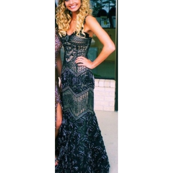 Alyce Paris | Black/Nude Prom Dress. - Picture 3 of 8